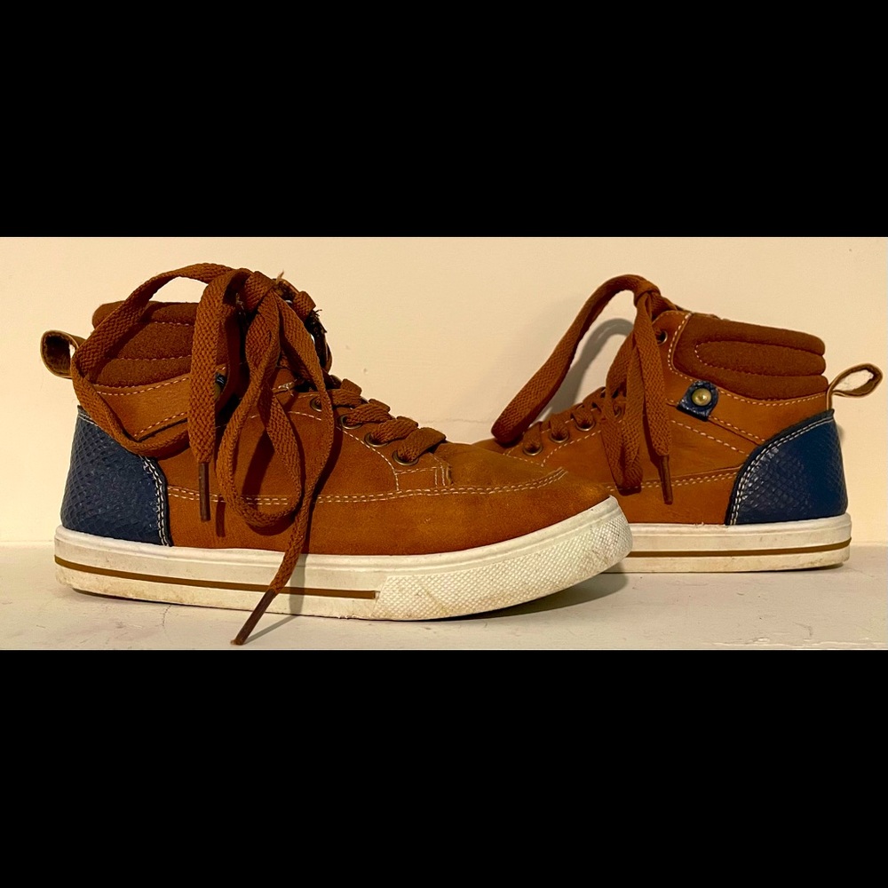 Adorable Toddler Sneakers 💙🤎